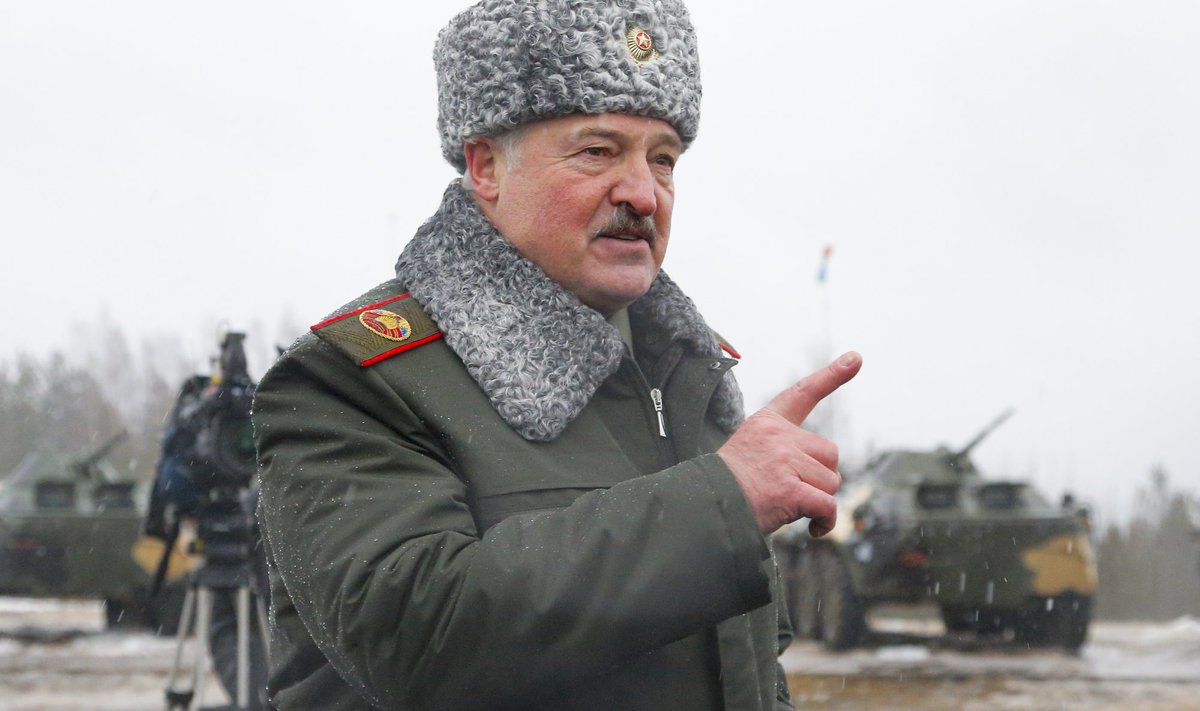 PUTINI LÜKATA-TÕMMATA: Aljaksandr Lukašenka 5 päeva enne sõja algust Venemaa ja Valgevene ühisel militaarõppusel.