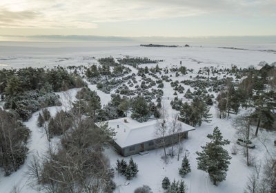 MERE ÄÄRES Sellest majakesest on mereni vaid põgusa jalutuskäigu maa.