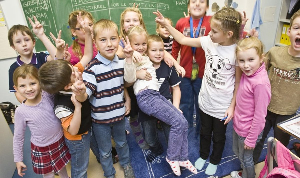 Lapsed karjuvad pildil eesti keeles - JUUST!