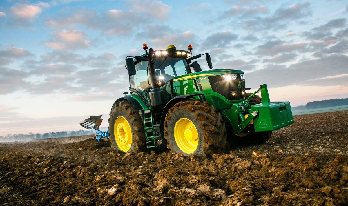 John Deere’i traktorite mullune müügiedu põhineb peamiselt universaalsete masinate suurel osakaalul, mida iga agrofirma vajab võimsate põllumasinate kõrvale.