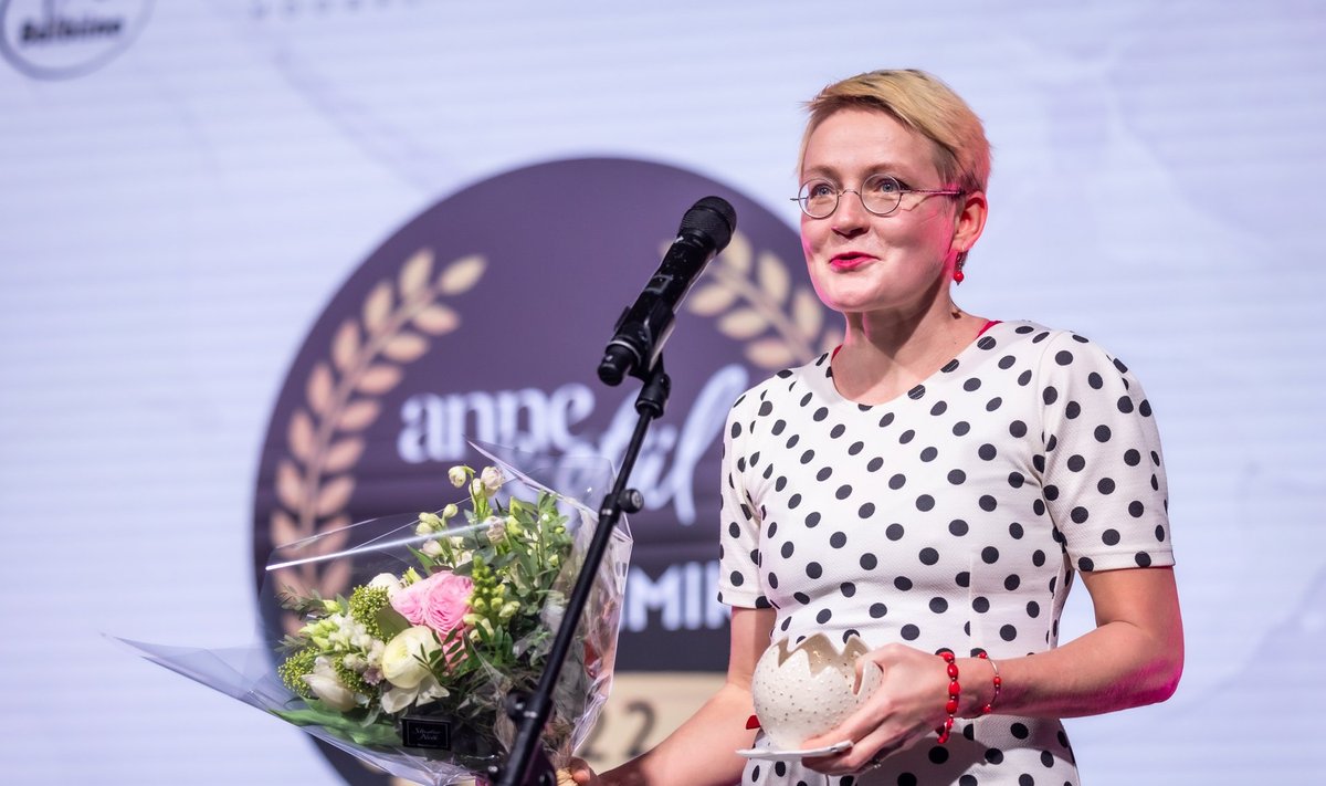 AASTA NAINE Le Vallikivi on seisnud perearstina teist aastat vältava koroonakriisi eesliinil, olnud inspireeriv ja kaitsnud alati oma tõekspidamisi.