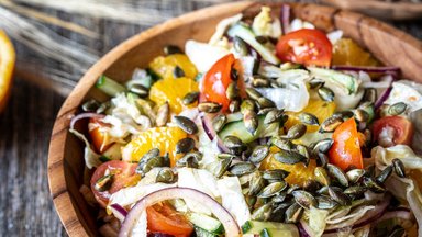 Värske noot jaanipäevaks! Suvised mõnusalt krõmpsuvad salatid, mis on heaks tasakaaluks grill-lihale