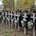 FOTOD ja VIDEO: Vastseliina kalmistule sängitati 13 metsavenna säilmed
