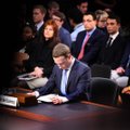 FOTO | Vaata Mark Zuckerbergi märkmeid USA senatile tunnistuste andmisel