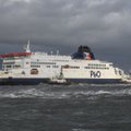 FOTOD | Calais's sõitis madalikule laev enam kui 300 inimesega pardal