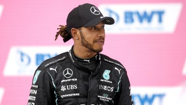 Lewis Hamilton astus EM-i finaali järel rassistlike solvangute ohvriks langenud kaasmaalaste kaitseks välja