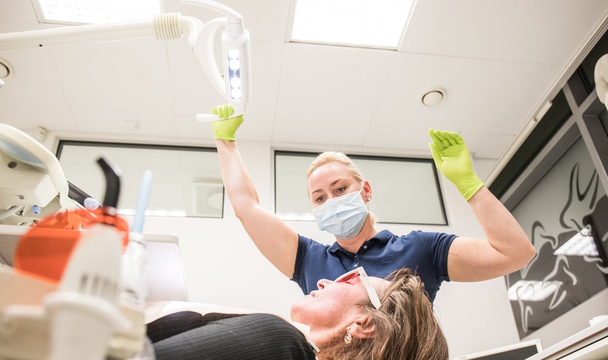 Работники в основном используют медицинскую страховку своего работодателя для оплаты стоматологических услуг.