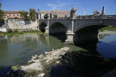 Остатки моста Нерона в Риме