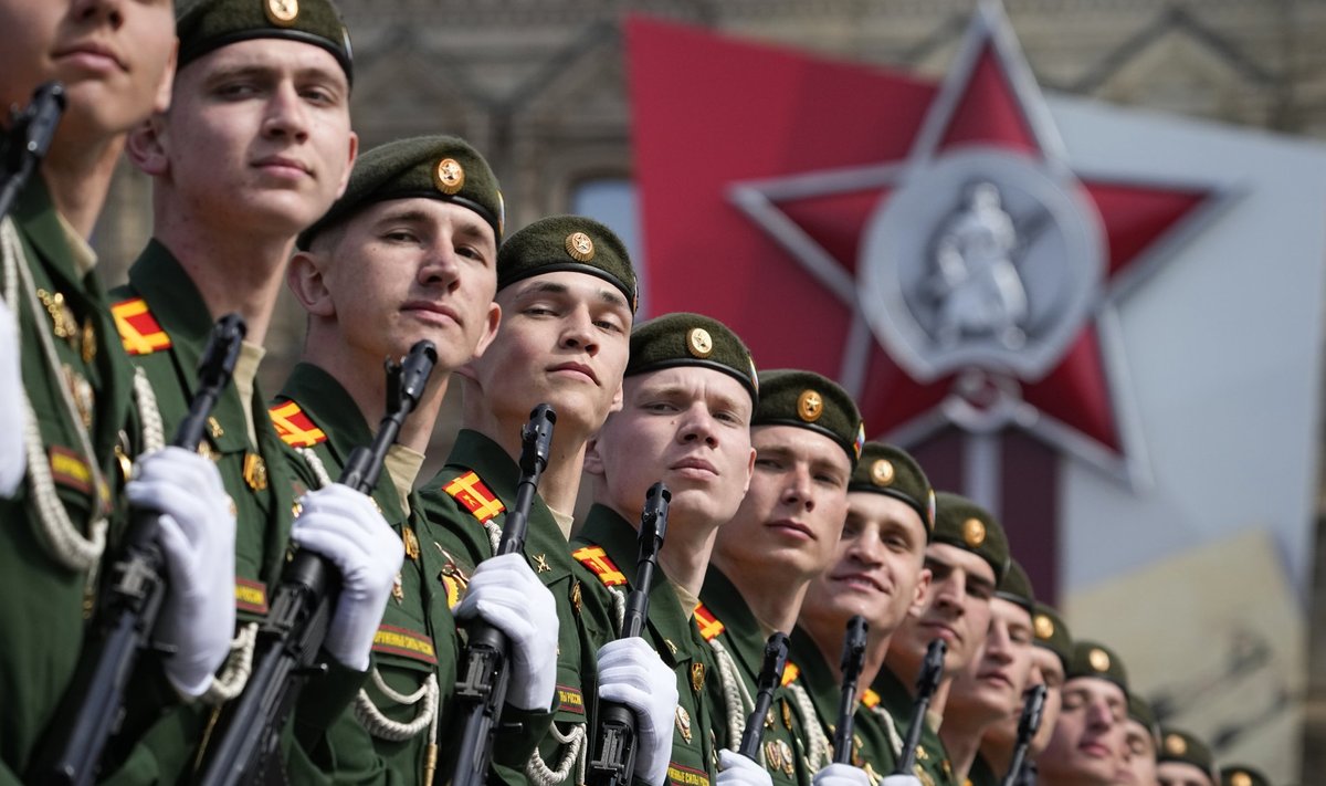 Tänavusel paraadil kasutatakse jõuliselt Nõukogude sümboleid, et siduda Ukraina-vastane sõda eelmise maailmasõjaga.
