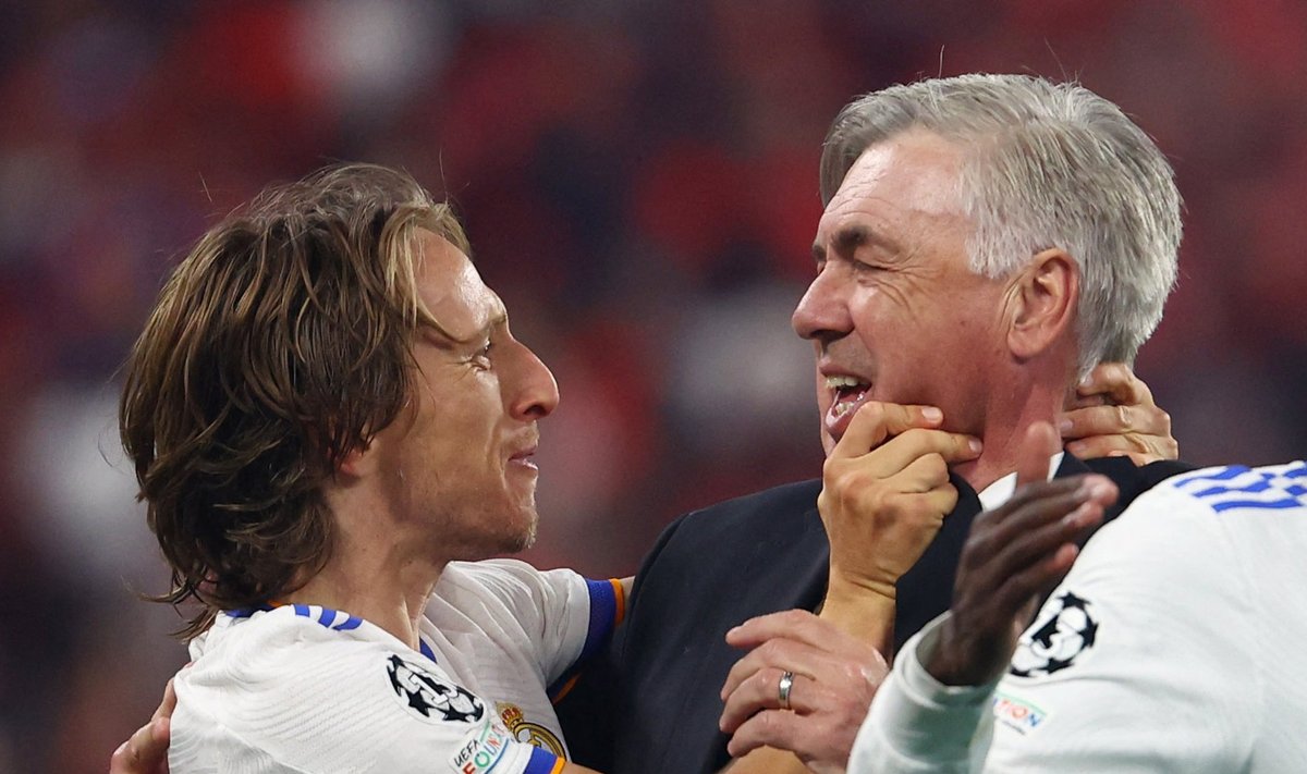 Luka Modrici (vasakul) ja Carlo Ancelotti kohta on viimastel aastatel tõdetud, et nad hakkavad ajale jalgu jääma. Nüüd ollakse aga üheskoos taas klubijalgpalli parimad