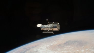 FOTO | Kosmoseteleskoop Hubble jälgis kolme galaktika suurejoonelist kokkupõrget