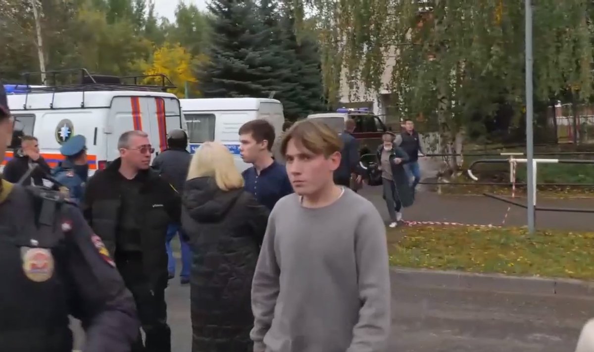 Эвакуация учеников из школы Ижевска