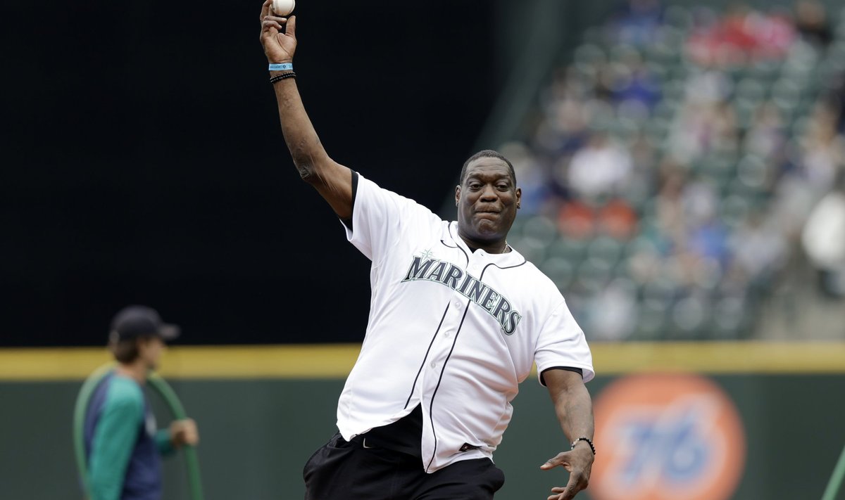 Shawn Kemp pesapalli mängimas.