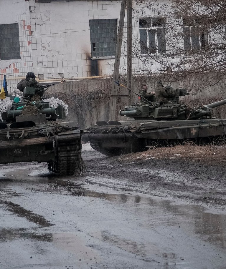 Ukraina sõjaväelased tankidel. Foto tehtud 21. veebruaril 2023 Bahmutis.