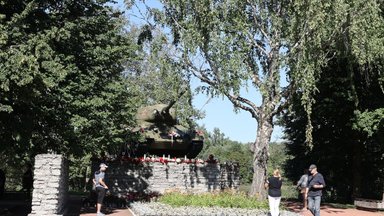 В социальных сетях призывают на акцию в защиту Нарвского танка. Катри Райк: я не воспринимаю это слишком всерьез
