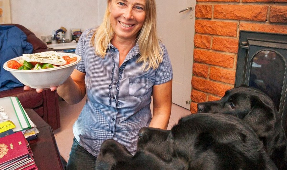 Ester Laansalu koos koerte Emma, Berta ja Eddiga. Foto: Raivo Tasso