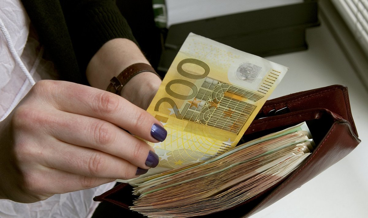 Seitse tuhat eurot sularaha