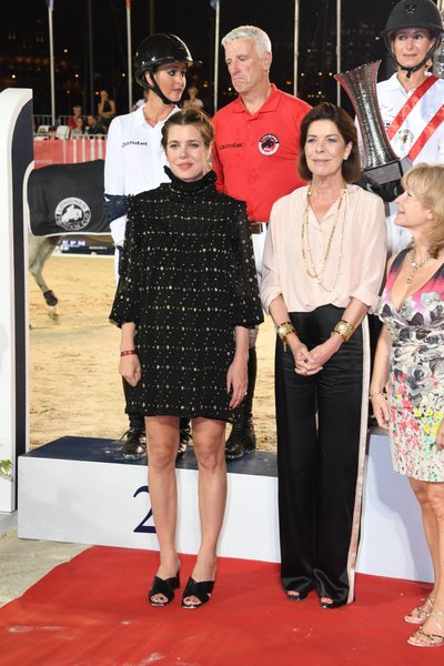 Lapseootel Charlotte Casiraghi koos oma ema Caroline'iga
