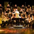 Juba homme Tallinnas: rokiklassika kuningliku filharmooniaorkestri esituses, mis slaavi publiku püsti kaasa elama pani