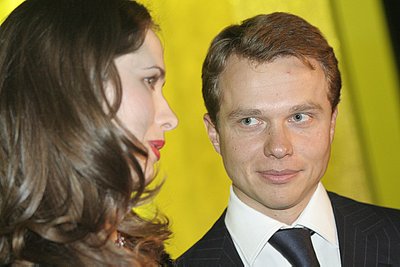 Liksutova (vasakul) ja Liksutov lahutasid juba seitse aastat tagasi. Aleksandr Navalnõi usub endiselt, et lahutus oli fiktiivne ja Tatjana omab Maksimi välismaa varasid. Venemaa kohtuotsuse järgi on see laim.