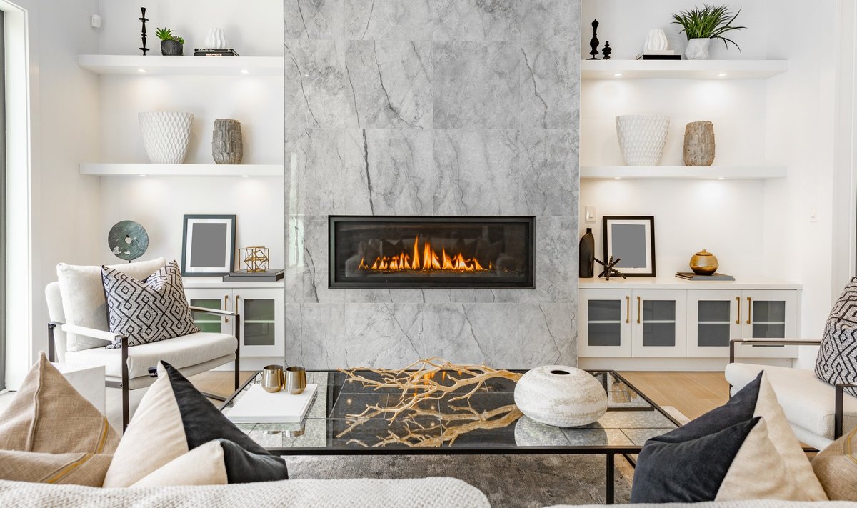 Что больше подходит для вашего дома: роскошный мраморный, рустикальный бутовый или классический камин?