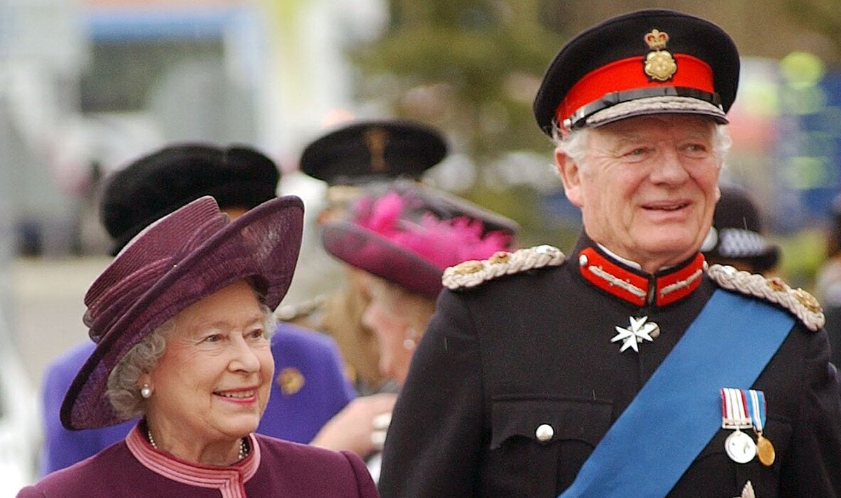 Kuninganna Elizabeth ll ja Sir Timothy Colman 2004. aastal