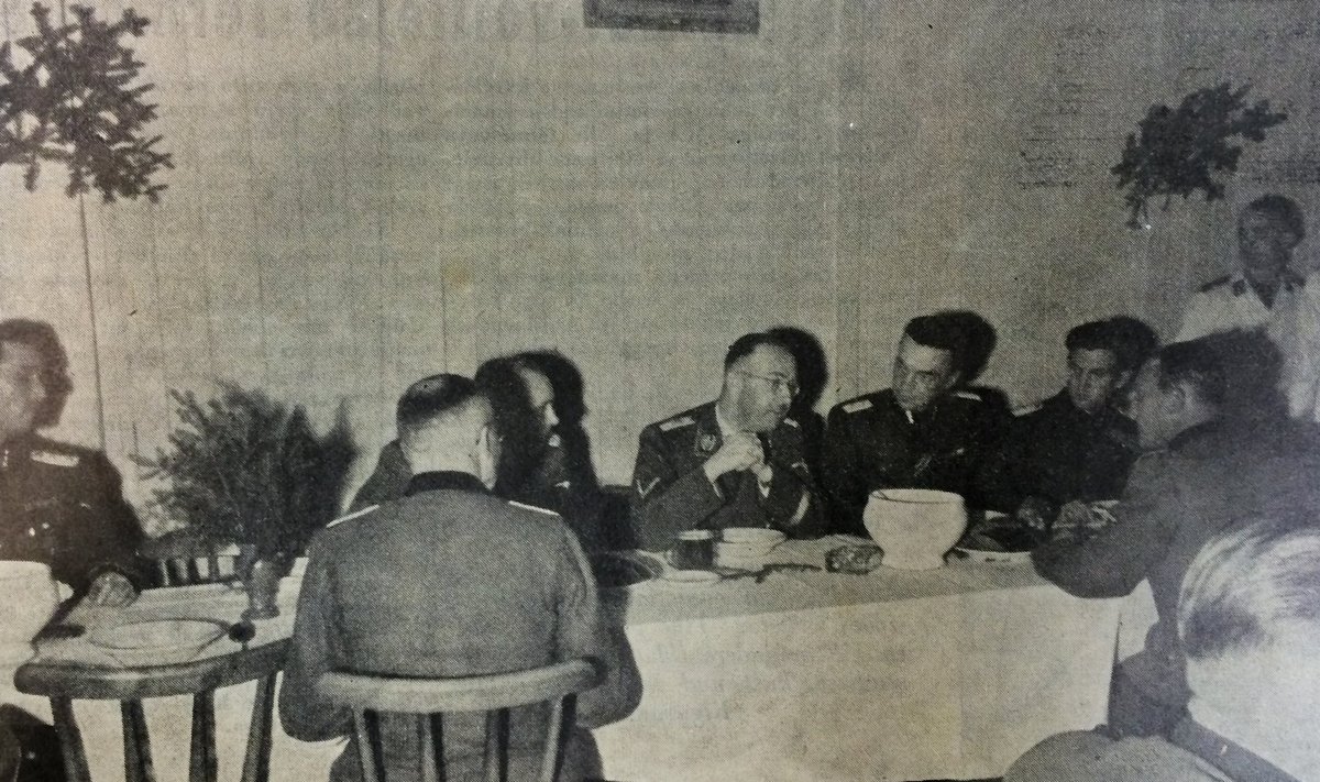 Saksaokupatsiooni ajal käis Eestis ka Heinrich Himmler, fotol õhtusöögilauas. 