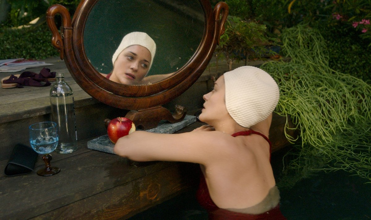 Ann (Marion Cotillard) hakkab aimama, et tema mehe Henryga (Adam Driver) pole kõik hästi.