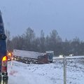ФОТО | Грузовик перекрыл шоссе Таллинн-Нарва