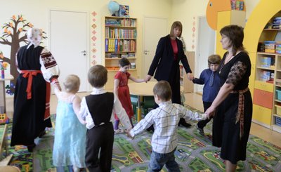 Kersti Kaljulaid lasteaias.