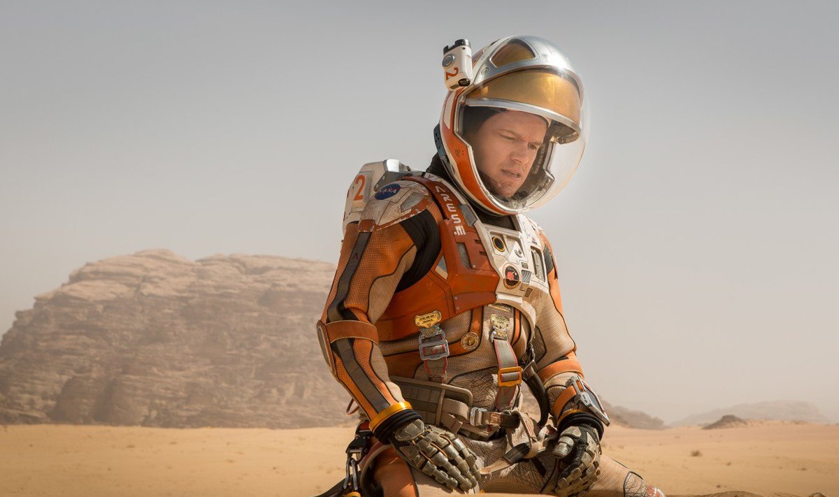 MEES, KES JÄI ÜKSI MARSILE: Astronaut Mark Watney (Matt Damon) leiab end ihuüksi punaselt planeedilt ja peab lootma omaenda leidlikkusele, et saata Maale signaal, et ta endiselt elus on.