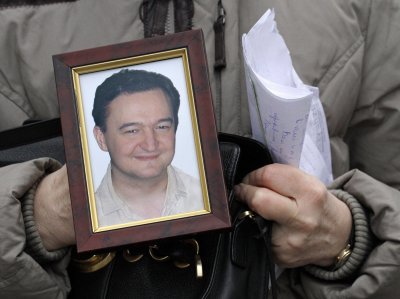 Sergei Magnitski ema Natalja surnud poja pildiga. 