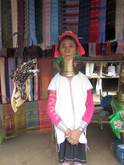 Long Necki naine.