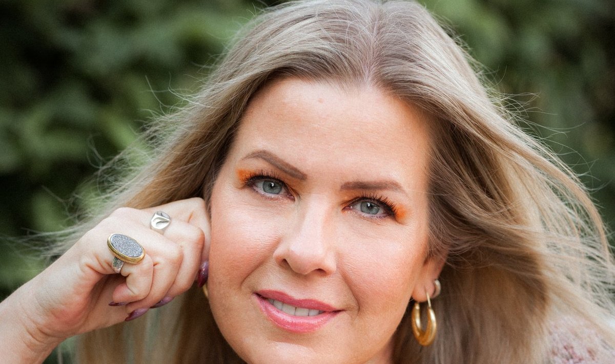 Kristi Luik on USAs elav kolumnist, kelle sulest on Eestis ilmunud raamat “Veidrike printsess”. Tema lapsed on kooliealiseks sirgunud ja Kristi mõtteis mõlgub plaan koos perega vähemalt aastaks Eestisse kolida – tema süda on just siin.
