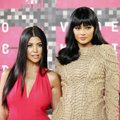 Lõbus kokkusattumus: Kourtney Kardashian ja Kylie Jenner kandsid halloween'i ajal sama kostüümi