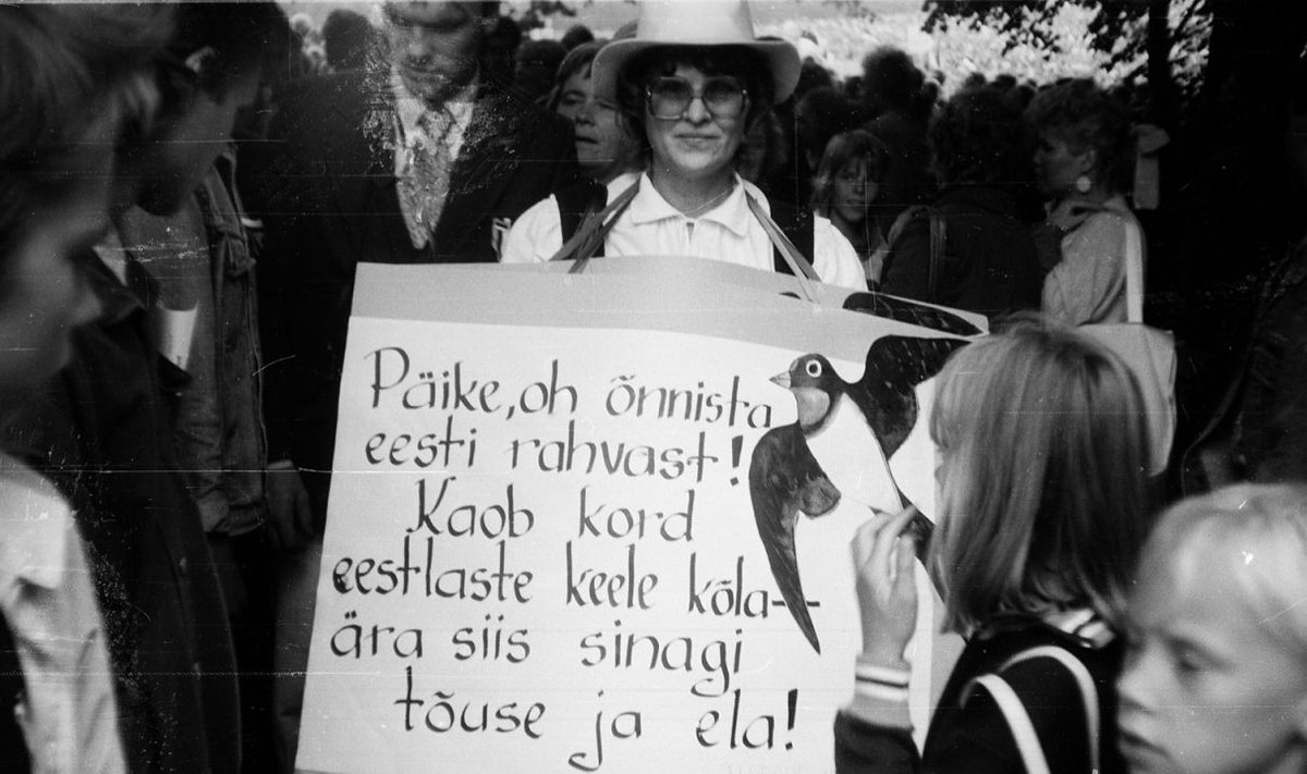 ISESEISVA RIIGI POOLE: Arkadi Šlõkov elas venekeelse noorukina kaasa eestlaste taasiseseisvumisele ja jäädvustas 1980ndate lõpu, 1990ndate alguse sündmusi oma kaameraga.