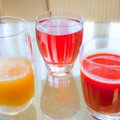 10 kõhupekki vähendavat imejooki, mida tuleks enne uinumist juua