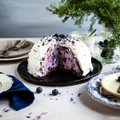 RETSEPT | Eesti sünnipäevaks! Mustikatega kohupiimatort musta leiva põhjal