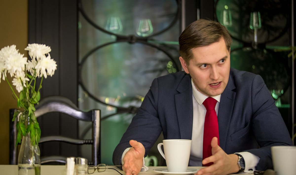 „Pole vaja maksumaksja kulul rahastada lavastusi, mis lähevad vastuollu rahvuskonservatiivsusega,” ütleb Jaak Madison.