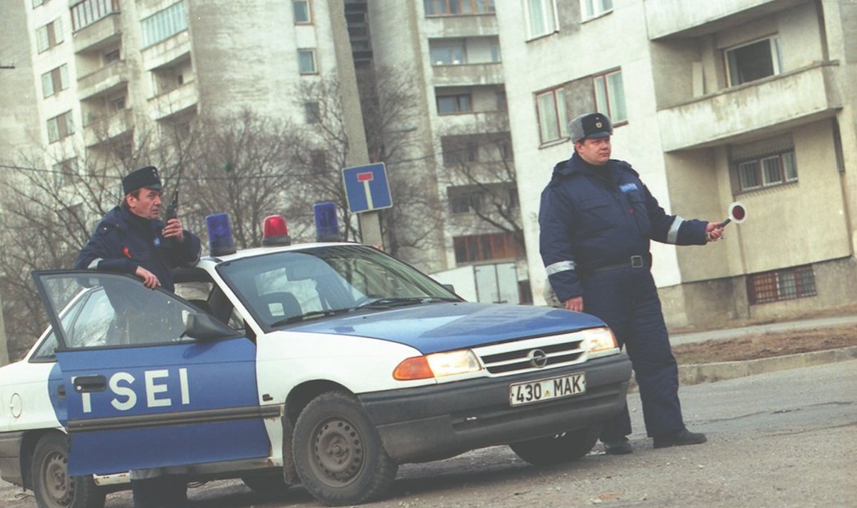 Politseipatrull Lasnamäel 1998. a.