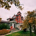 ФОТО | Самый странный дом в Литве: пожилой мужчина построил дворец с бассейном и троном