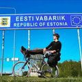"Русофобии не встречал“. Велосипедист проехал через всю Европу с антивоенным флагом
