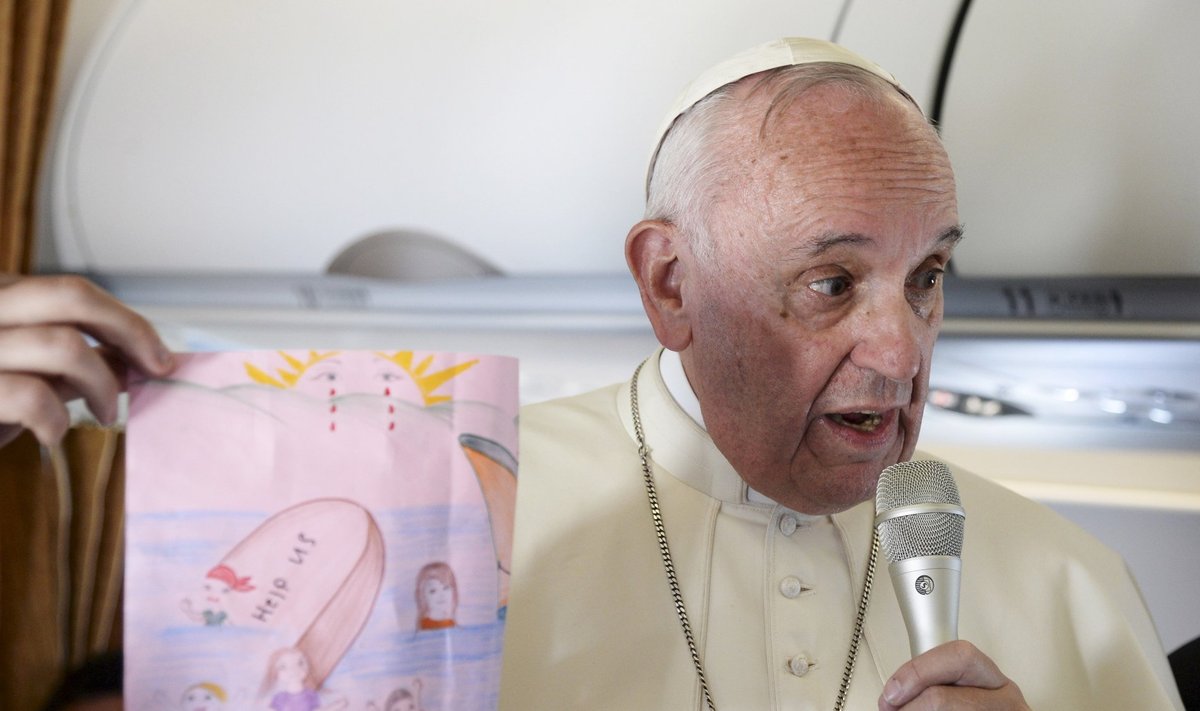 Paavst kutsub üles aitama paadipõgenikke