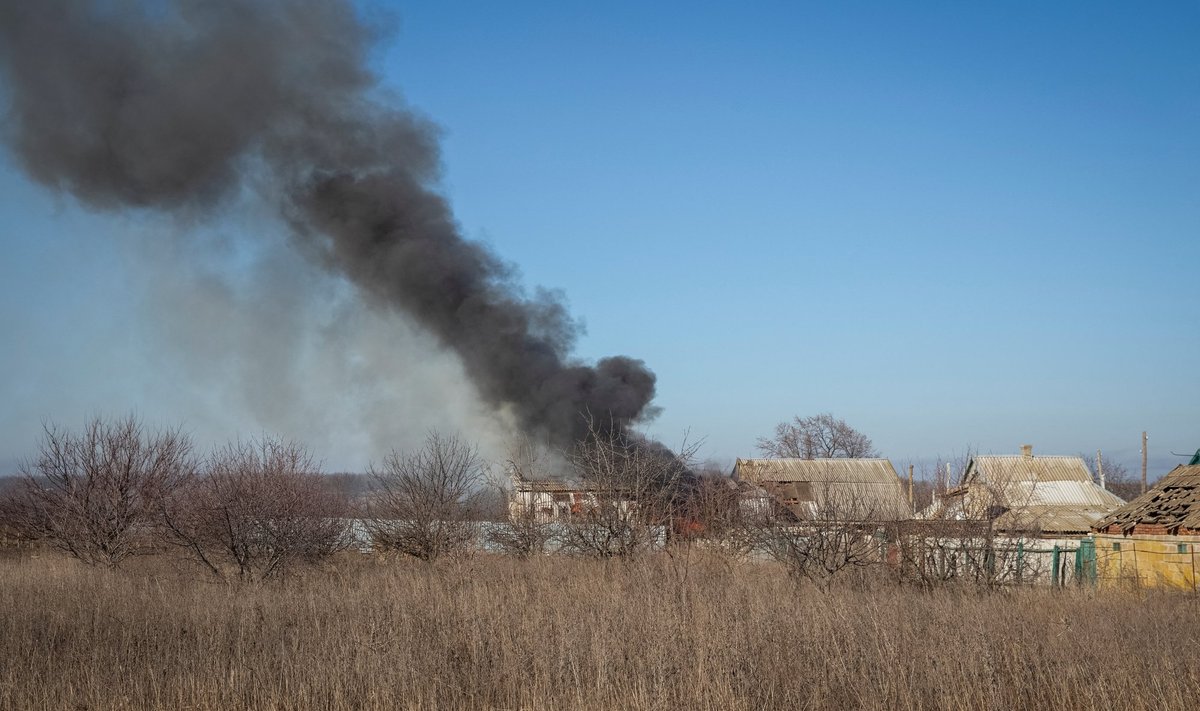 Põlev hoone Vuhledari lähedal pärast Venemaa eilset lööki
