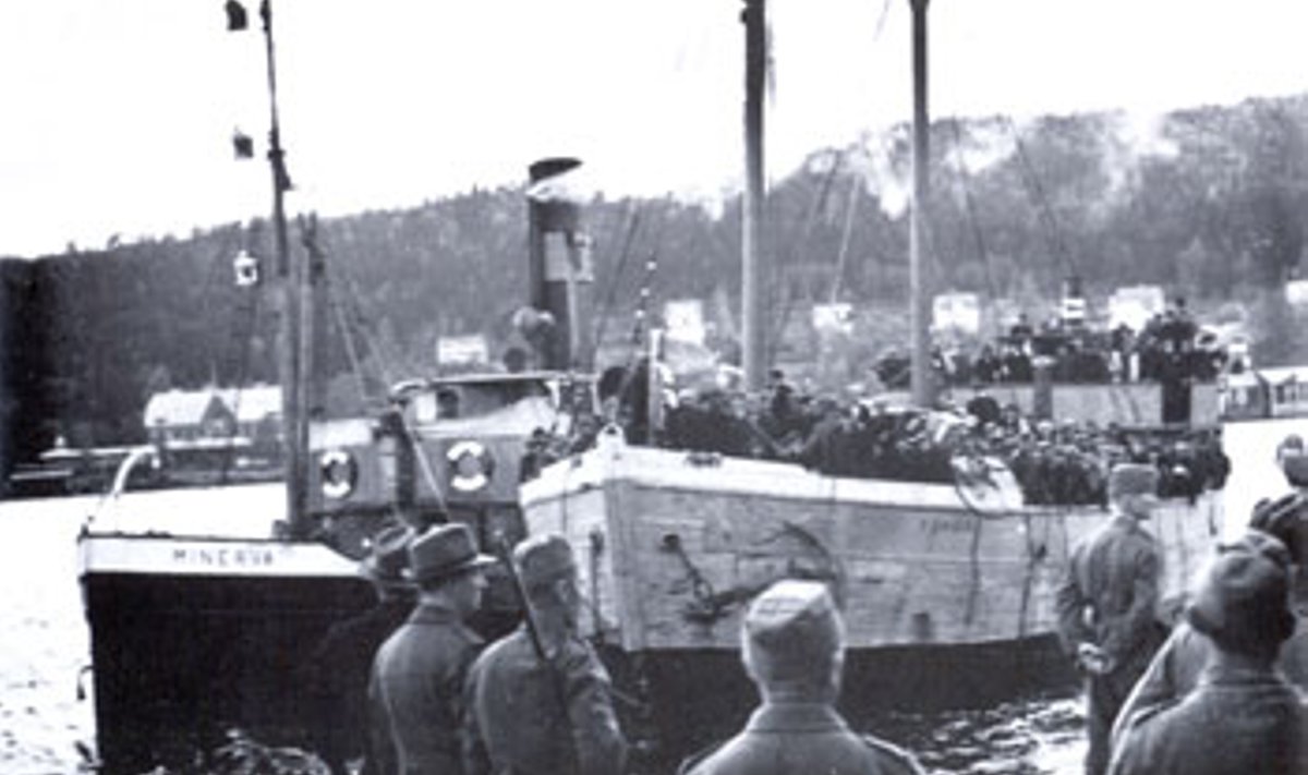 ÕNNELIK LÕPP: Põgenikke pilgeni täis Venus on 27. septembril 1944 saabunud Örnsköldsviki sadamasse. Repro