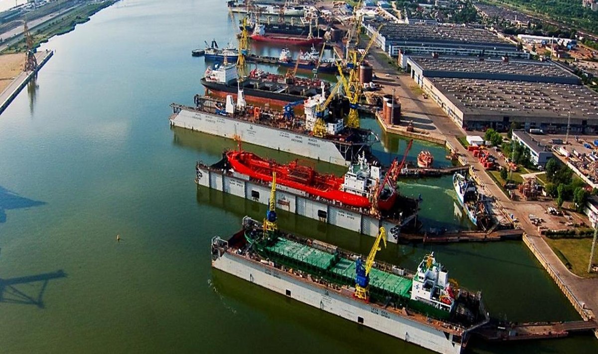 1.Aastal 2001 sai tehas ka Klaipeda Laevaremonditehase aktsiate omanikuks, mis sai praegugi edukalt tegutseva kontserni Western Shipyard aluseks. Niivõrd märkimisväärne tegevuse laienemine – nelikümmend tütarettevõtet neljas riigis – andis aktsiaseltsi ju