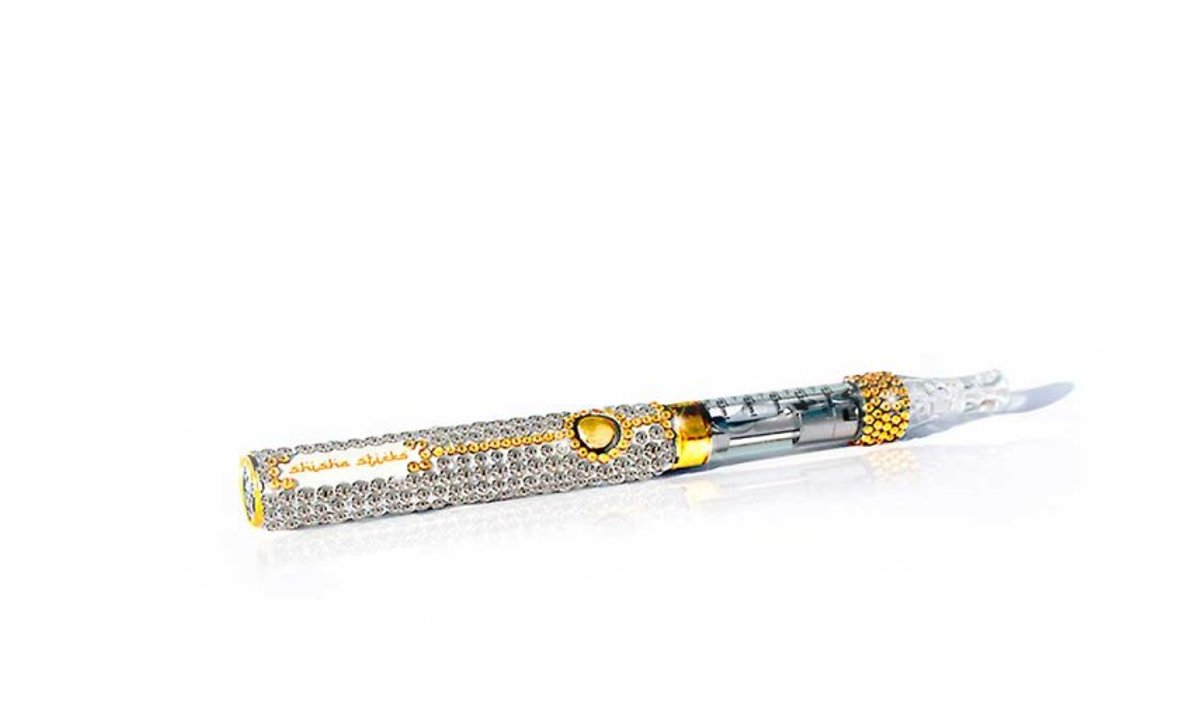 E-sigarettide kuningas: Maailma vingeimat e-sigaretti kaunistab 46 Swarovski kristalli, 24karaadisest kullast nupp ja 247 hinnalist teemanti. 