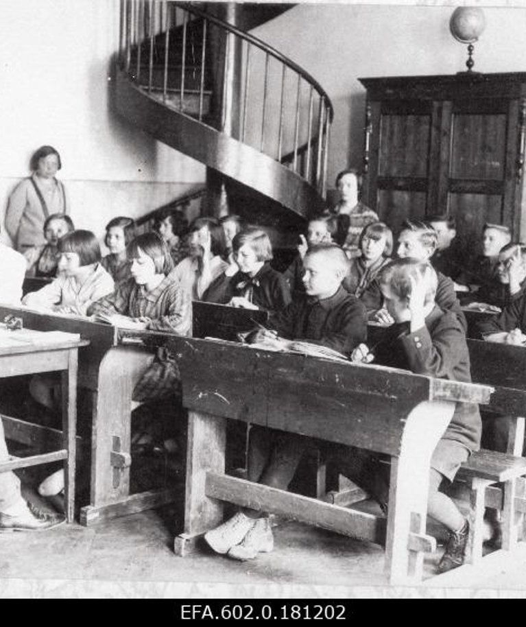 Õppetöö 1920ndatel aastatel Harjumaa koolimajas.