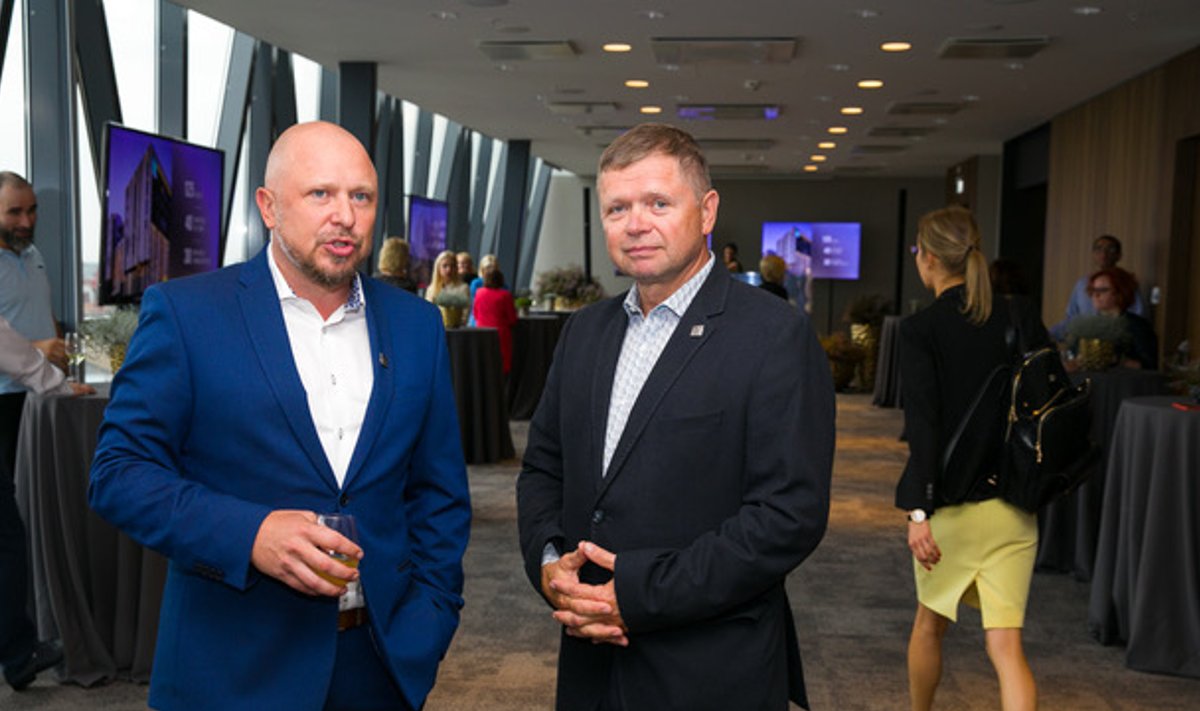 Tauri (vasakul) ja Tarmo Sumberg 2019. aastal Riia hotelli avamisel