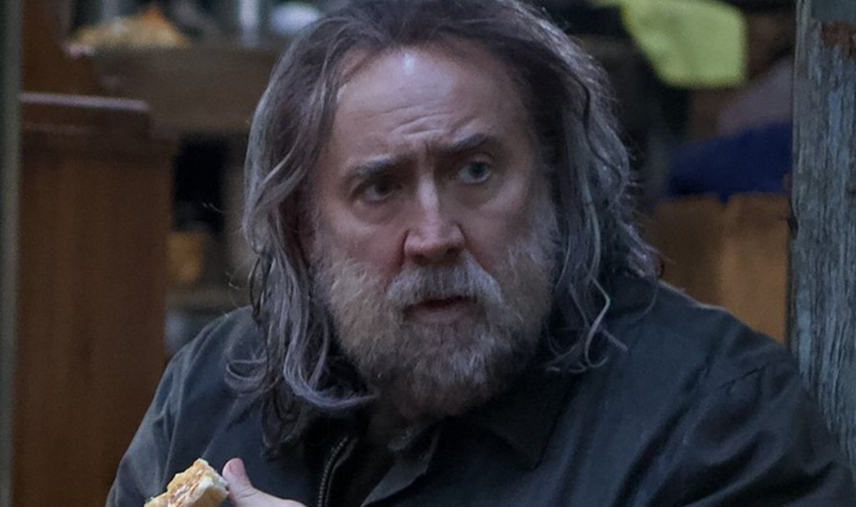 TRÜHVLISEA OMAPÄRANE OMANIK: Nicolas Cage on „Põssas“ habemesse kasvanud ja pikalt pesemata pulstunud juustega erak. See roll mõjub tema puhul isegi omamoodi värskelt.